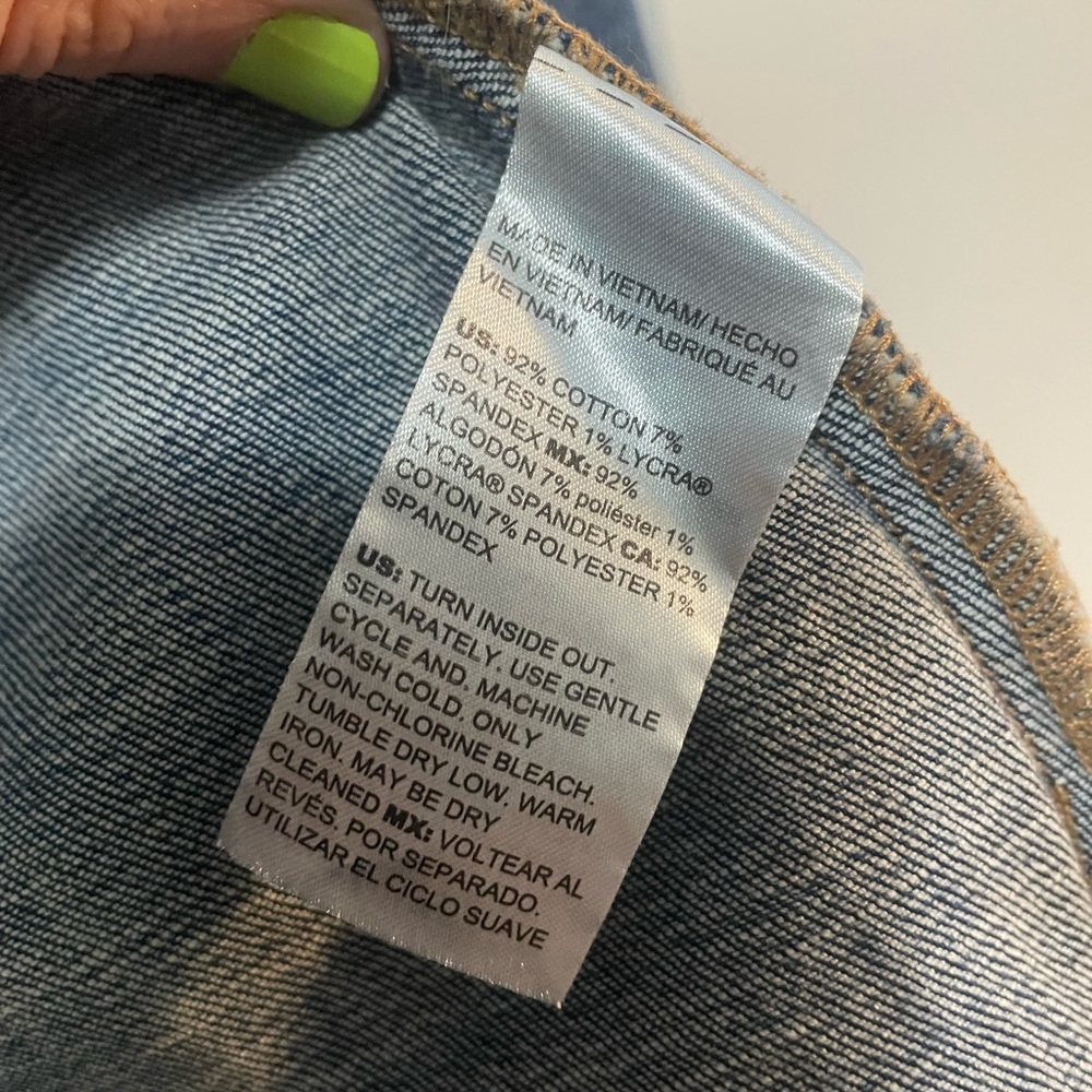 Chico’s Classic Blue Jean Jacket with Front Pockets and Raw Edge Hem Sz Large - Picture 5 of 7